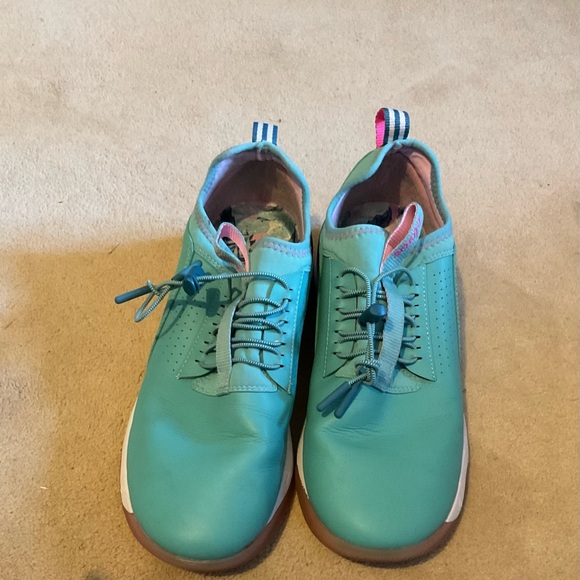 Clove sneakers aqua tone healthcare comfort construction  W 10. M 8.5 - Picture 2 of 6